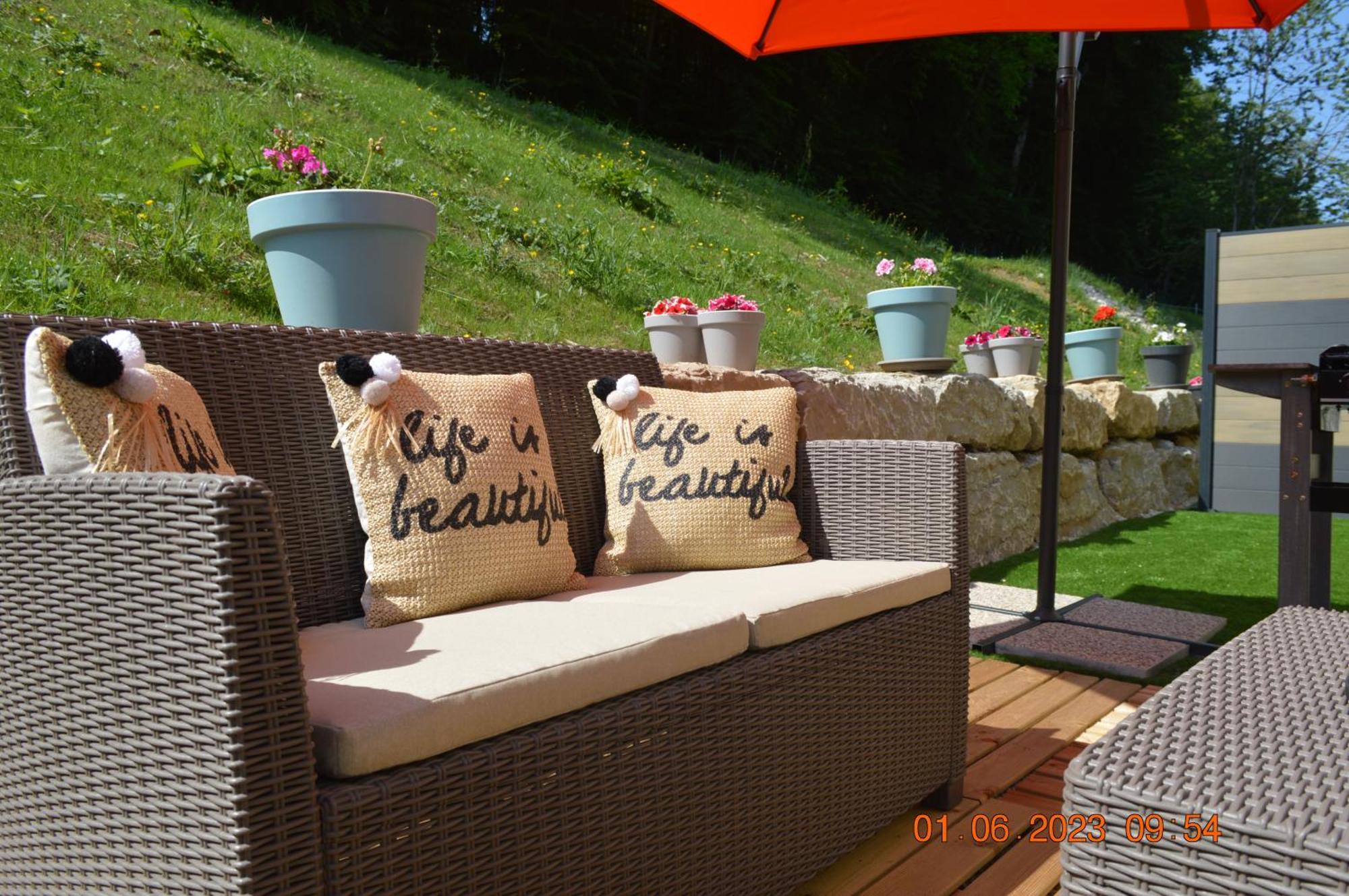 Zen Vanilla Home, Maison Exotique Entre Annecy Et Geneve Holiday home